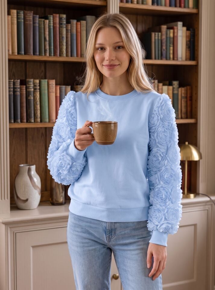 3D Gül Detaylı Kolları Olan Mavi Örme Sweatshirt