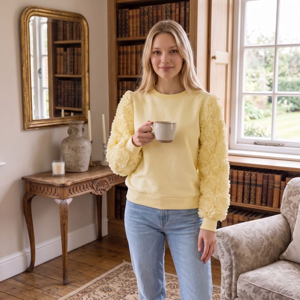 3D Gül Detaylı Kolları Olan Sarı Örme Sweatshirt